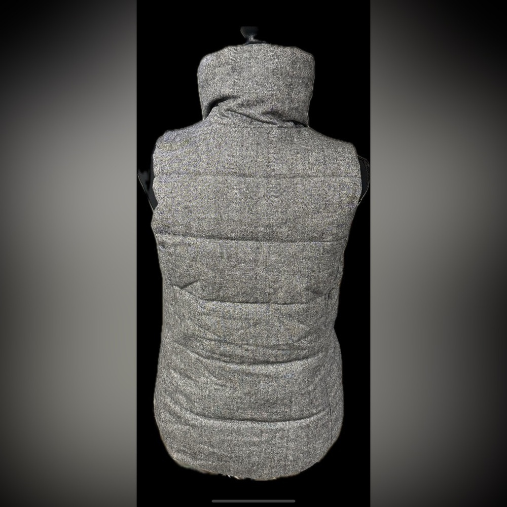 Old Navy Women's Gray Wool Blend Tweed Zip-Up Sleeveless Puffer Vest Siz… - Picture 3 of 7